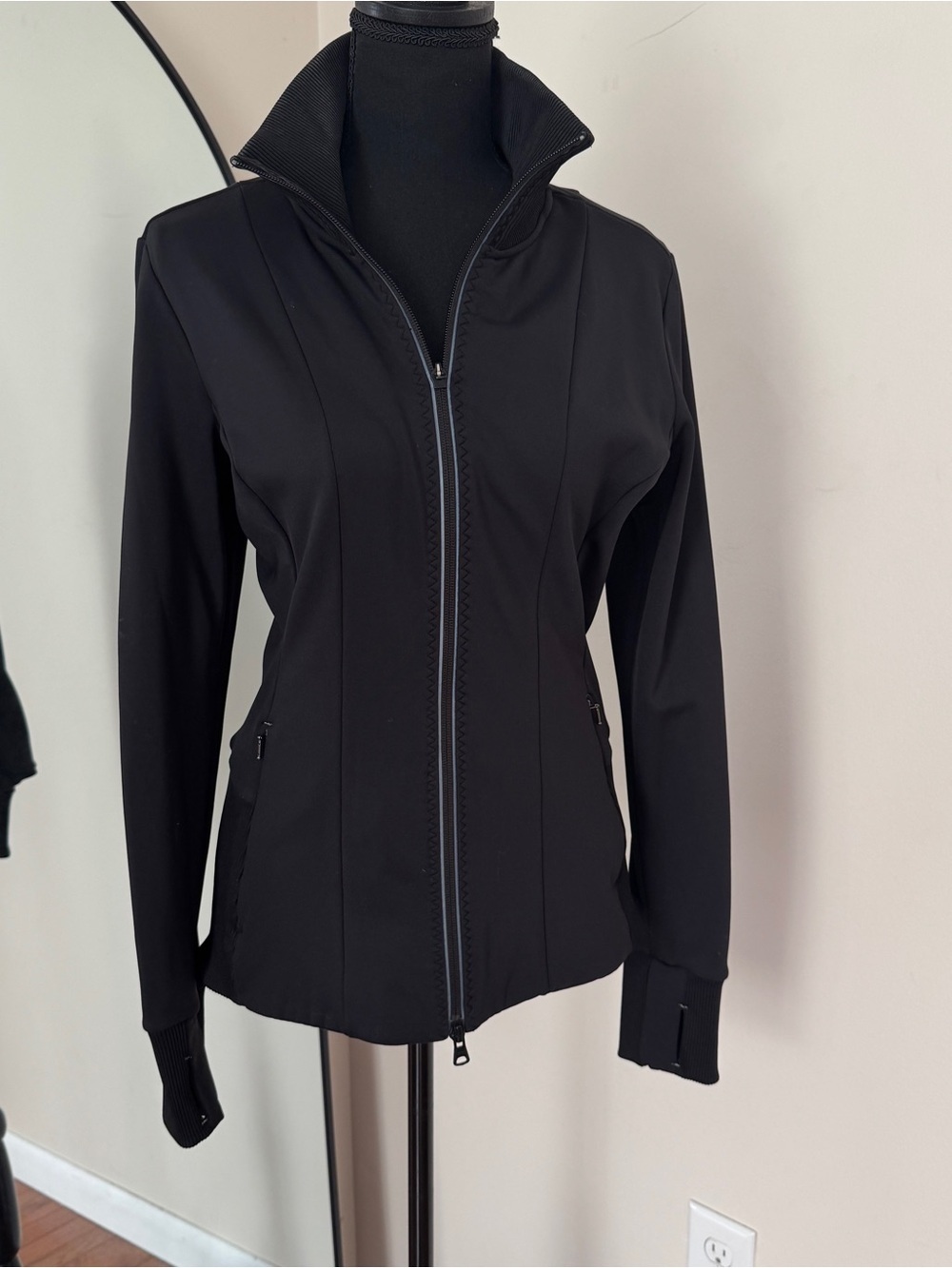 Athleta Ridge Mock Neck Athletic Jacket Zip Front Thumb Holes Black Size M
